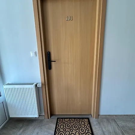 Silvia 101 Apartment